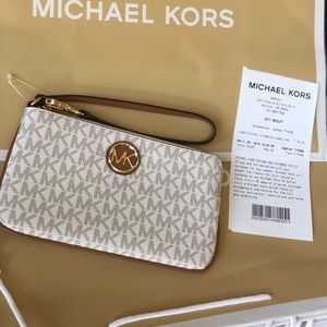 New Michael Kors Signature Acorn Wristlet Clutch